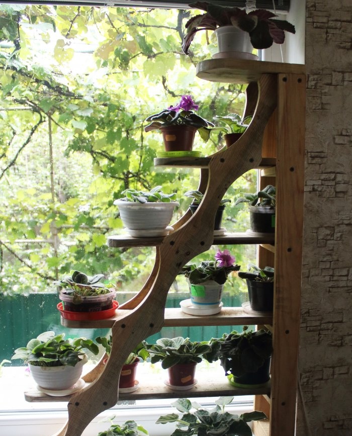 DIY wooden flower shelf