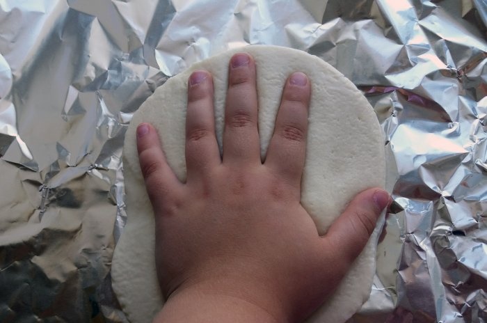 How to make a child's palm print as a keepsake