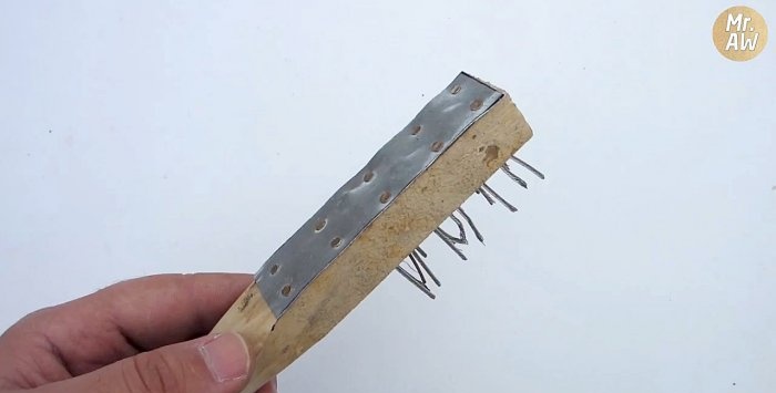 Metal bristle brush