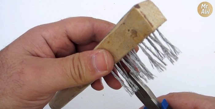 Metal bristle brush