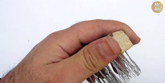 Metal bristle brush