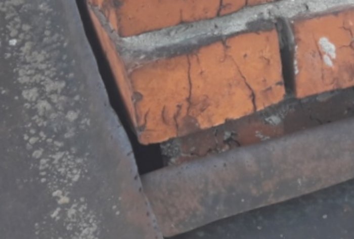 How to eliminate gaps between the chimney and slate