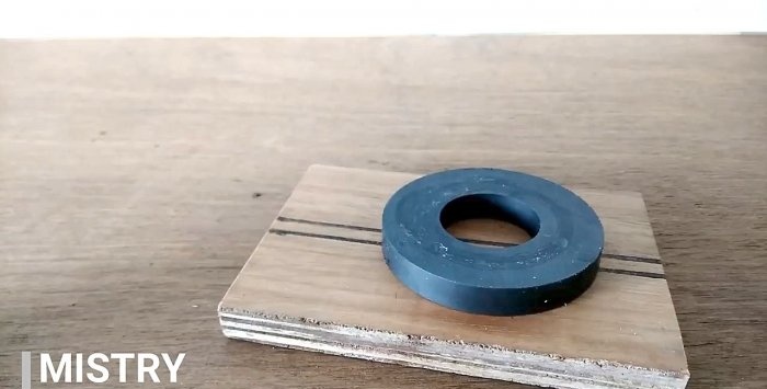 DIY magnetic brush