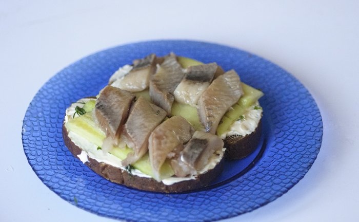 How to peel herring quickly and without bones