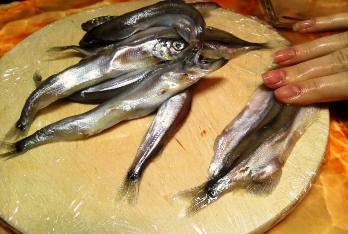 How to clean capelin quickly and without bones