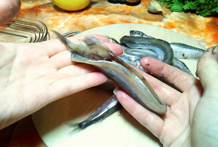 How to clean capelin quickly and without bones