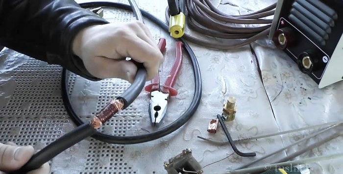 Simple welding cable connection without soldering