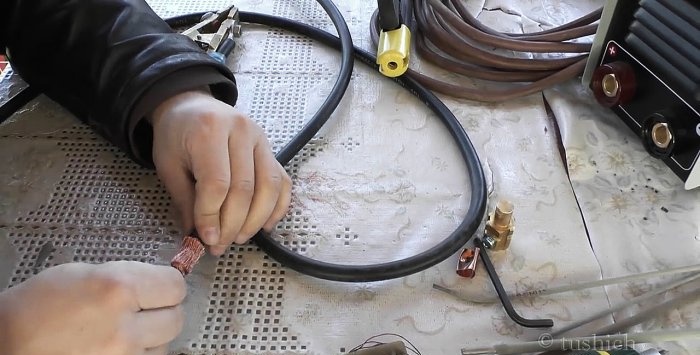 Simple welding cable connection without soldering