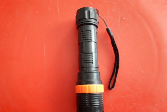 Modification of a flashlight from AAA batteries to 18650 battery