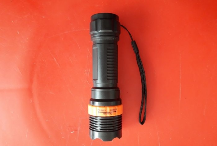 Modification of a flashlight from AAA batteries to 18650 battery