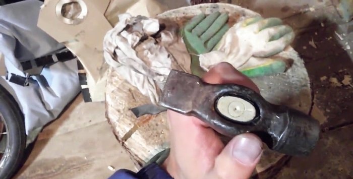 How to firmly fit a hammer onto a handle without a wedge