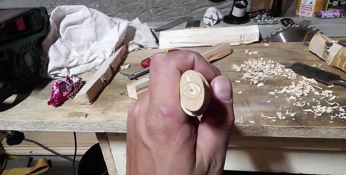 How to firmly fit a hammer onto a handle without a wedge