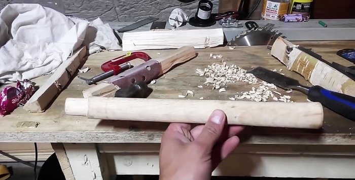 How to firmly fit a hammer onto a handle without a wedge