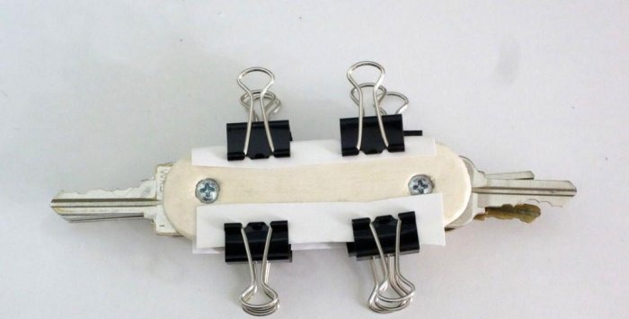 Convenient DIY key holder