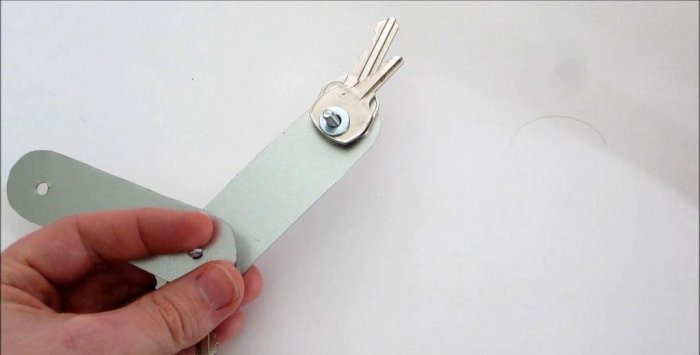 Convenient DIY key holder