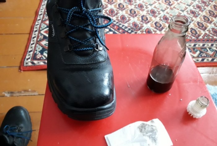 Preparing shoes for winter Spiking and impregnation