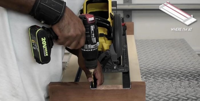 Inexpensive guide for a hand-held circular saw with your own hands