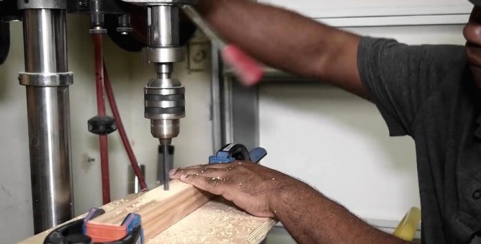 Inexpensive guide for a hand-held circular saw with your own hands