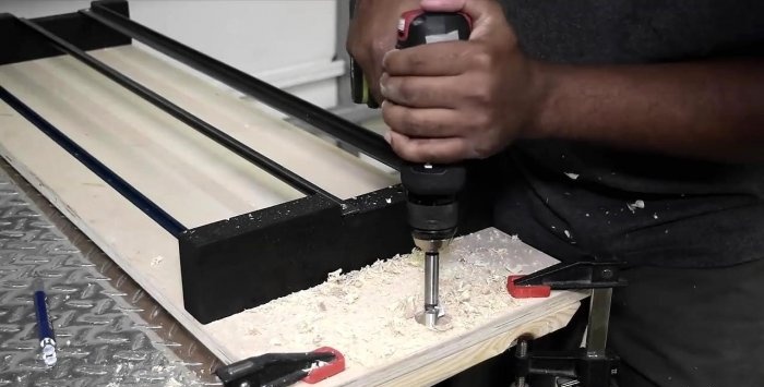 Inexpensive guide for a hand-held circular saw with your own hands