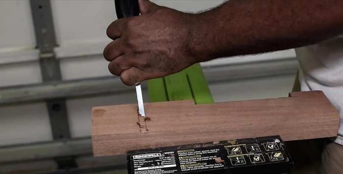 Inexpensive guide for a hand-held circular saw with your own hands