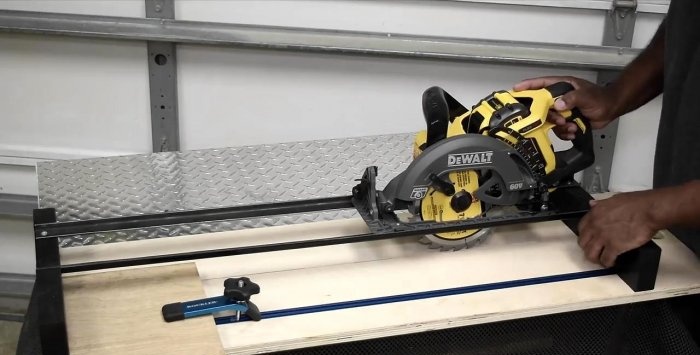 Inexpensive guide for a hand-held circular saw with your own hands