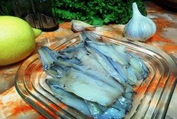 How to clean capelin quickly and without bones