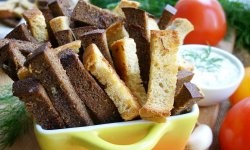 Delicious garlic croutons in the oven