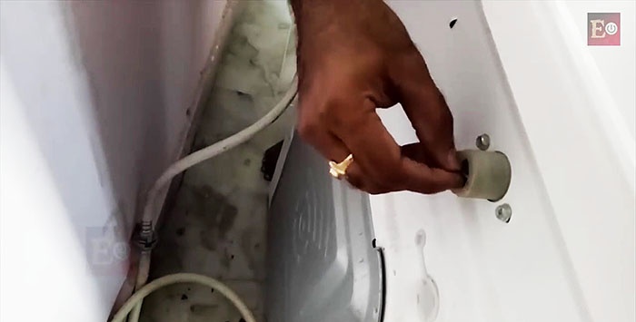 How to clean a washing machine from scale and dirt using soda and vinegar