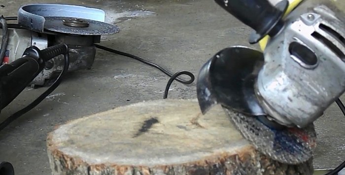 How to easily unscrew the nut of an angle grinder if the disc is jammed