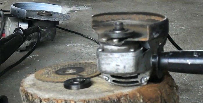 How to easily unscrew the nut of an angle grinder if the disc is jammed