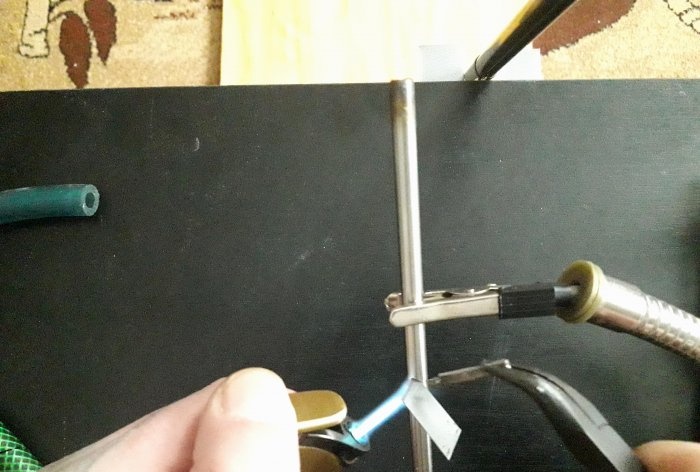 How to easily make a twisted harness for laying wires