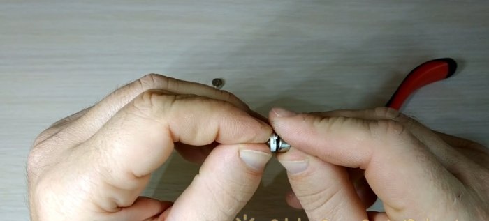 DIY mini flashlight keychain