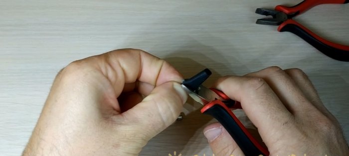 DIY mini flashlight keychain