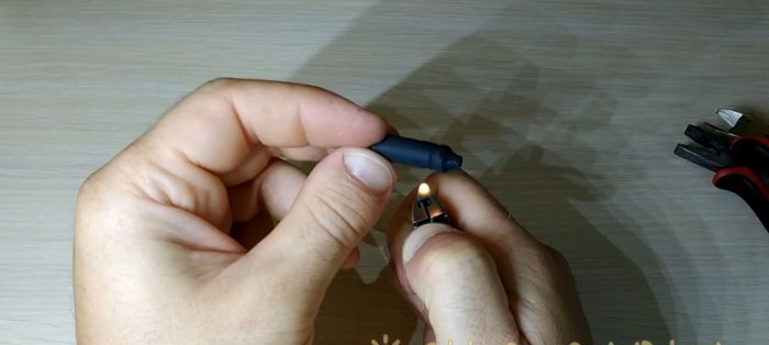 DIY mini flashlight keychain