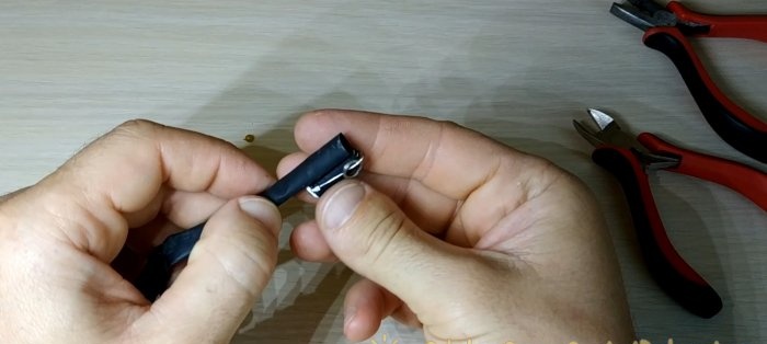 DIY mini flashlight keychain