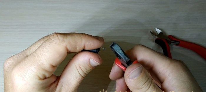 DIY mini flashlight keychain