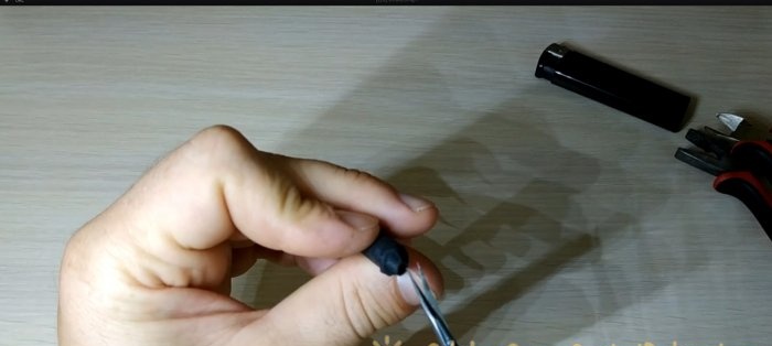 DIY mini flashlight keychain