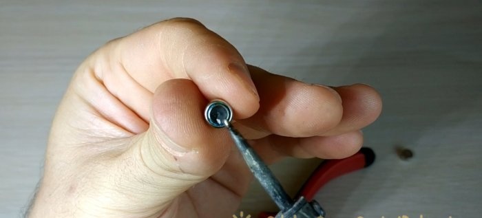 DIY mini flashlight keychain