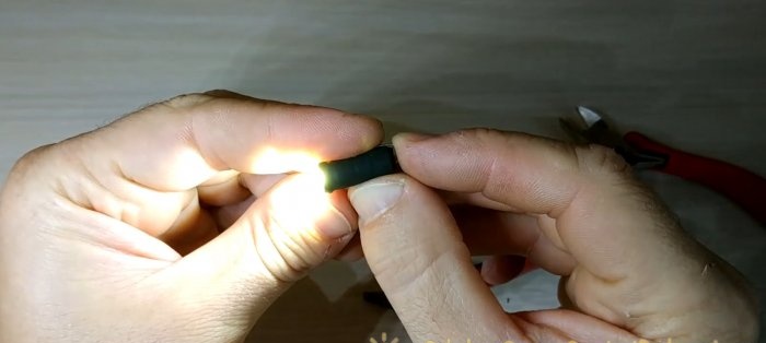 DIY mini flashlight keychain