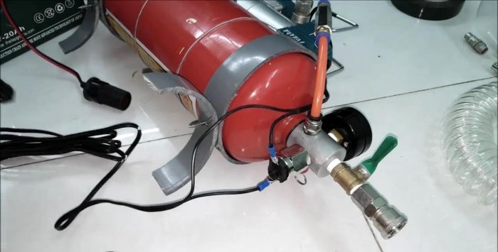 Come realizzare un ricevitore per un compressore da 12 V da un estintore