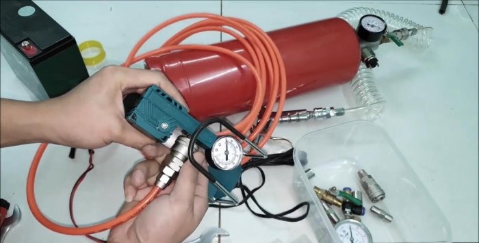 Come realizzare un ricevitore per un compressore da 12 V da un estintore