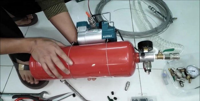 Come realizzare un ricevitore per un compressore da 12 V da un estintore