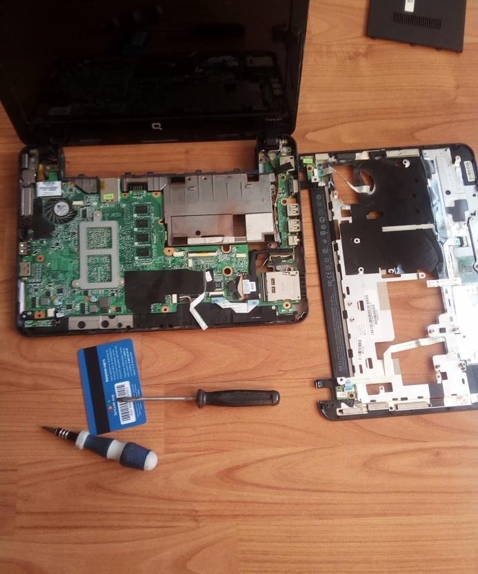 Cleaning your laptop from dust yourself