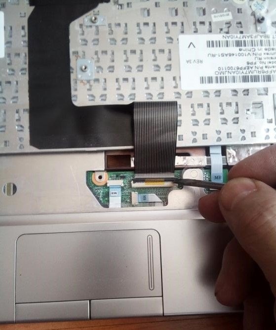 Cleaning your laptop from dust yourself