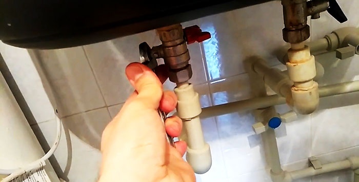 How to revive a ball valve if it is jammed