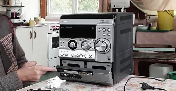 Upgrading an old music center into a new one with your own hands