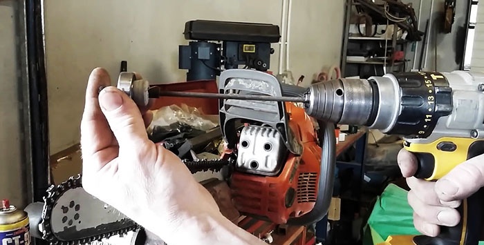 Sharpening a chainsaw chain using a drill