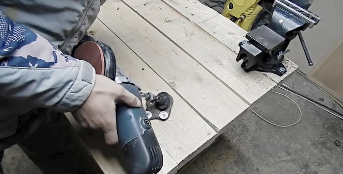 Movable bracket for attaching an angle grinder from a ball joint