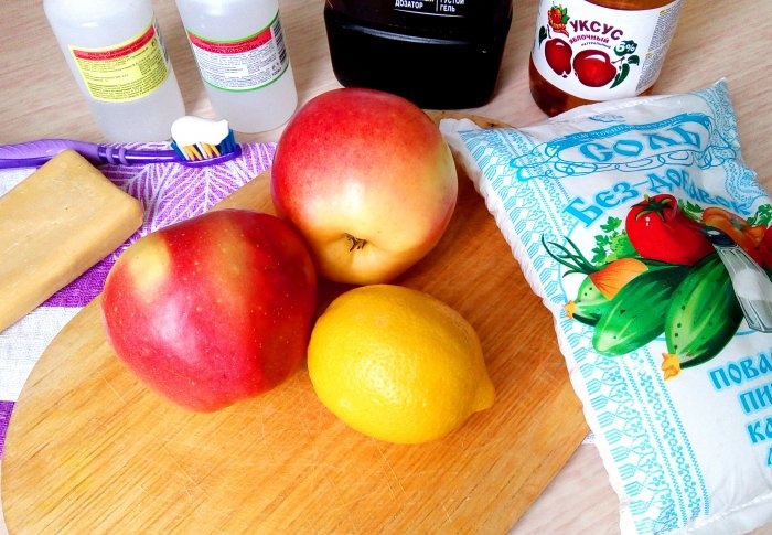 How to disinfect and remove odor from a cutting board