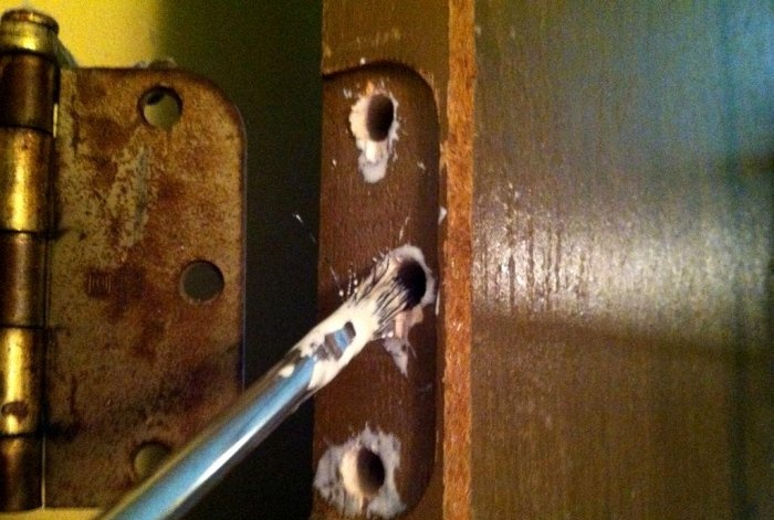 Restoring broken holes for door hinge screws